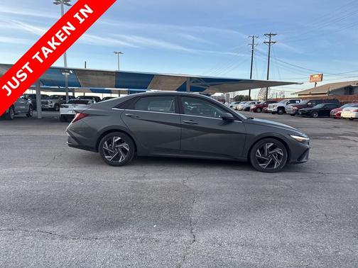 2024 Hyundai ELANTRA Limited