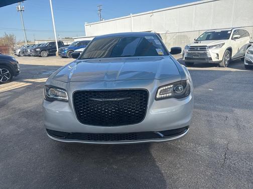 2022 Chrysler 300 Touring