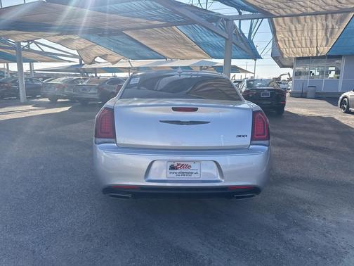 2022 Chrysler 300 Touring