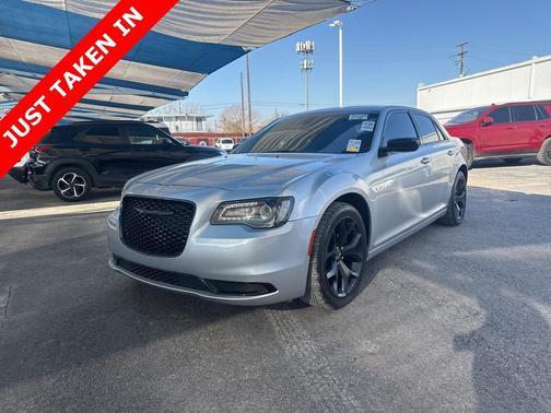2022 Chrysler 300 Touring
