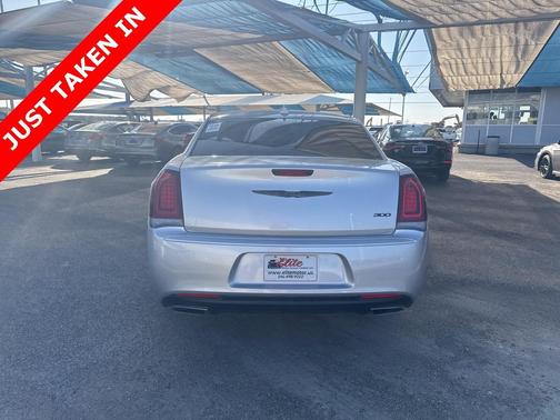 2022 Chrysler 300 Touring