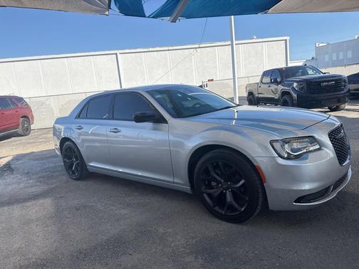 2022 Chrysler 300 Touring