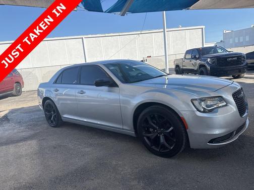 2022 Chrysler 300 Touring