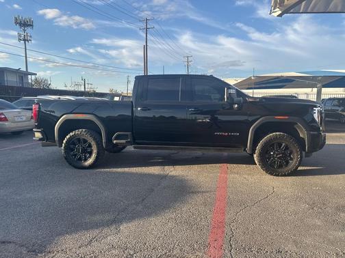 2024 GMC Sierra 2500 AT4