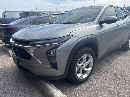 Sterling Gray Metallic 2025 Chevrolet Trax LS