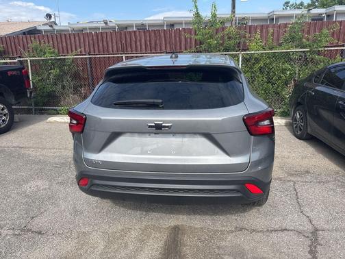 Sterling Gray Metallic 2025 Chevrolet Trax LS