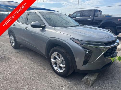 Sterling Gray Metallic 2025 Chevrolet Trax LS
