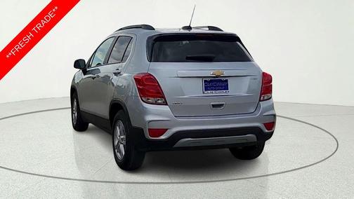 Silver Ice Metallic 2021 Chevrolet Trax LT