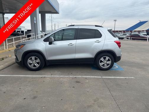 Silver Ice Metallic 2021 Chevrolet Trax LT