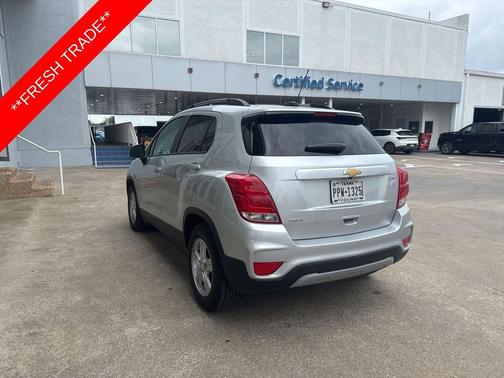 Silver Ice Metallic 2021 Chevrolet Trax LT