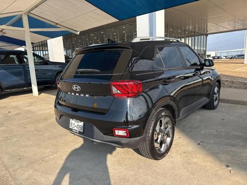 2022 Hyundai VENUE SEL
