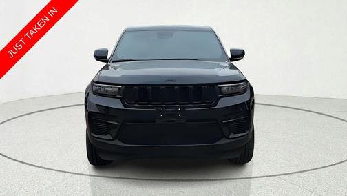 Diamond Black Crystal Pearlcoat 2022 Jeep Grand Cherokee Altitude