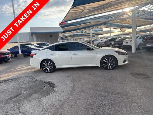 2021 Nissan Altima SR FWD