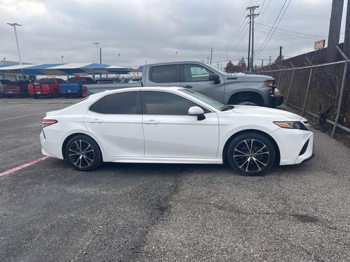 2019 Toyota Camry SE