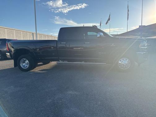 2019 RAM 3500 Laramie Crew Cab 4x4 8' Box