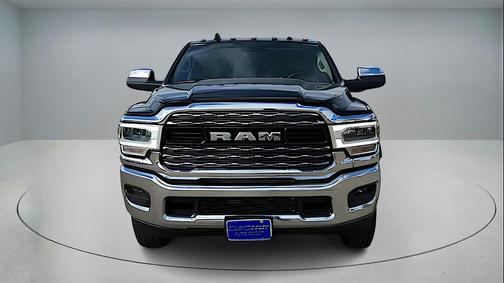 2019 RAM 3500 Laramie Crew Cab 4x4 8' Box