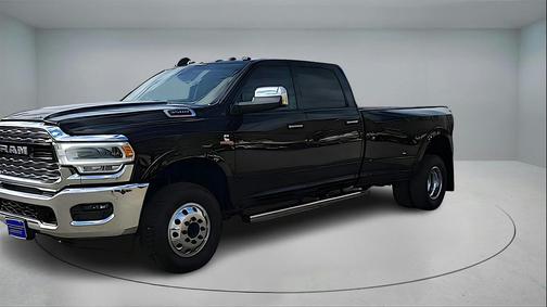 2019 RAM 3500 Laramie Crew Cab 4x4 8' Box