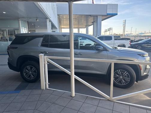 2024 Chevrolet Traverse LS