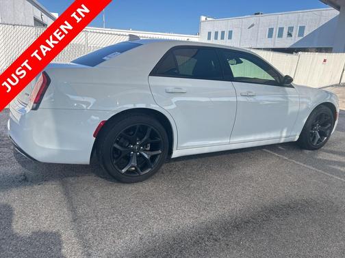 2022 Chrysler 300 Touring