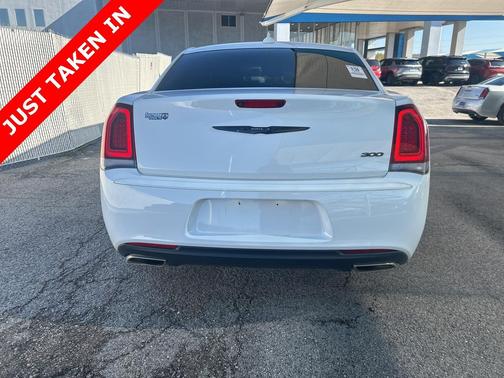 2022 Chrysler 300 Touring