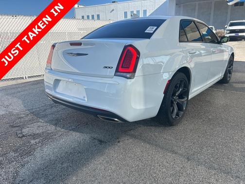 2022 Chrysler 300 Touring