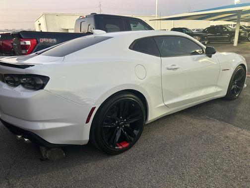 2022 Chevrolet Camaro RWD Coupe LT1