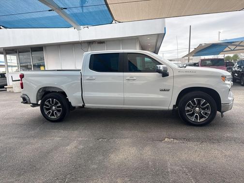 Summit White 2022 Chevrolet Silverado 1500 LT