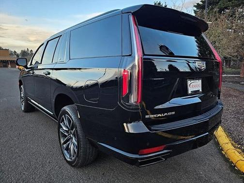 2023 Cadillac Escalade ESV Sport Platinum