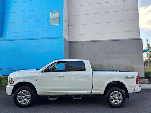 2018 RAM 2500 Laramie Crew Cab 4x4 6'4' Box