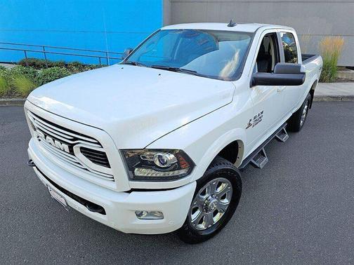 2018 RAM 2500 Laramie Crew Cab 4x4 6'4' Box