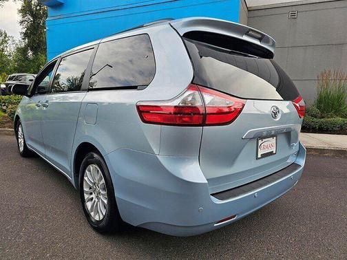 2016 Toyota Sienna XLE