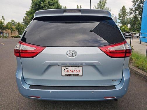 2016 Toyota Sienna XLE