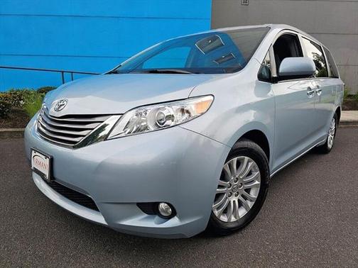 2016 Toyota Sienna XLE