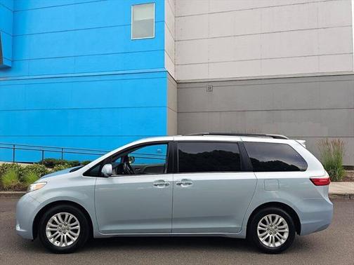 2016 Toyota Sienna XLE