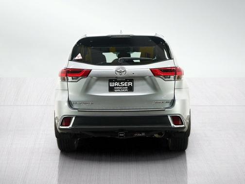 Silver 2017 Toyota Highlander Limited