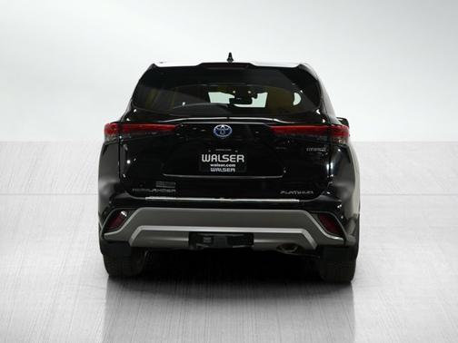 2021 Toyota Highlander Hybrid Platinum