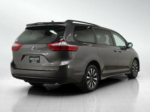 2019 Toyota Sienna XLE