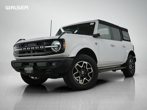 2023 Ford Bronco out banks sport utility