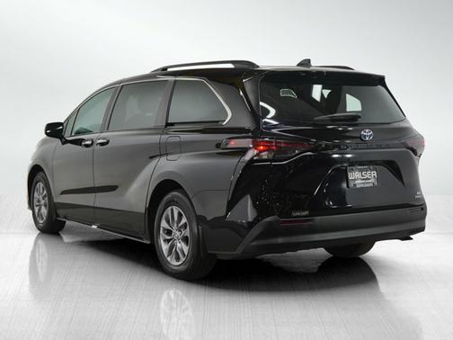 2024 Toyota Sienna LE