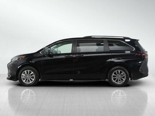 2024 Toyota Sienna LE