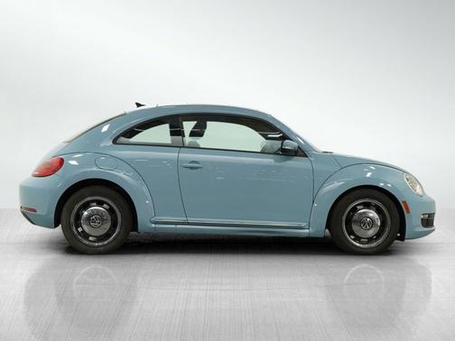 2013 Volkswagen Beetle 25L Hatchback