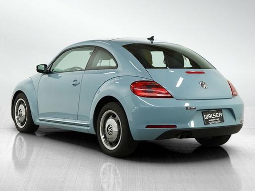 2013 Volkswagen Beetle 25L Hatchback