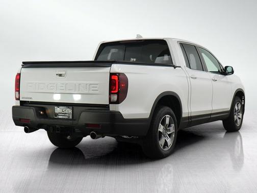 White 2025 Honda Ridgeline RTL