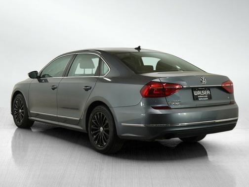 2016 Volkswagen Passat SE