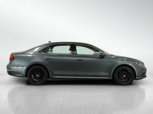 2016 Volkswagen Passat SE