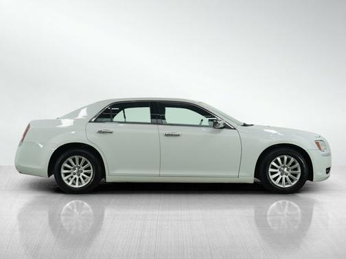 2013 Chrysler 300 4D SEDAN