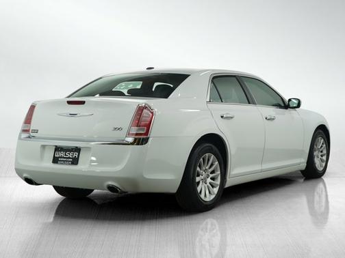 2013 Chrysler 300 4D SEDAN