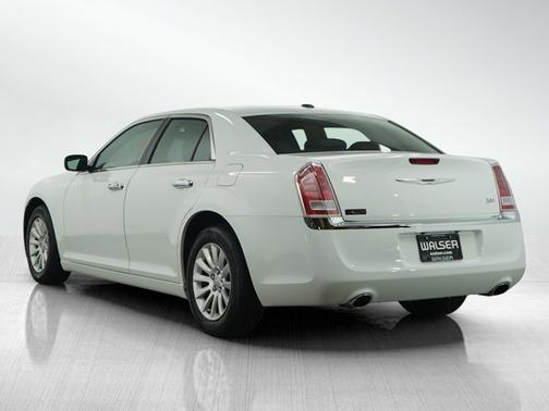 2013 Chrysler 300 4D SEDAN