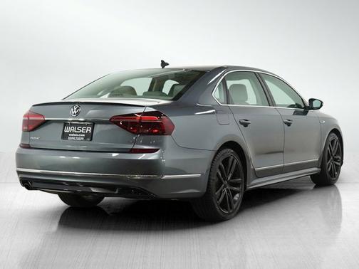 2017 Volkswagen Passat R-Line w/Comfort Pkg