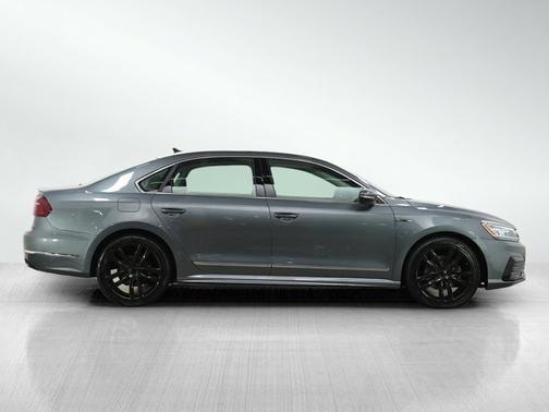 2017 Volkswagen Passat R-Line w/Comfort Pkg